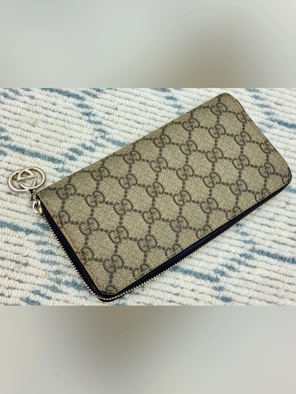 GUCCI Vintage Y2K Brown GG Monogram Supreme Canvas Zip-Around Wallet W/ G Charm - Picture 9 of 16